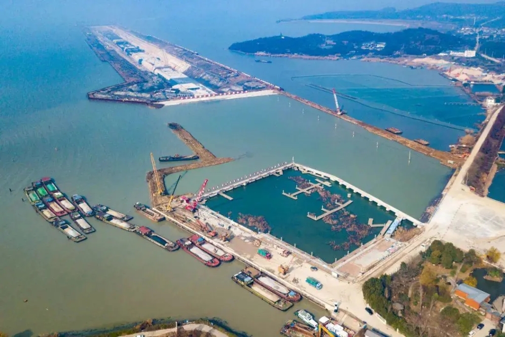 2019年12月27日，太湖隧道第一倉完成回水，順利實現(xiàn)首次陸島通道轉(zhuǎn)換，標志著該工程施工進入全新階段。
