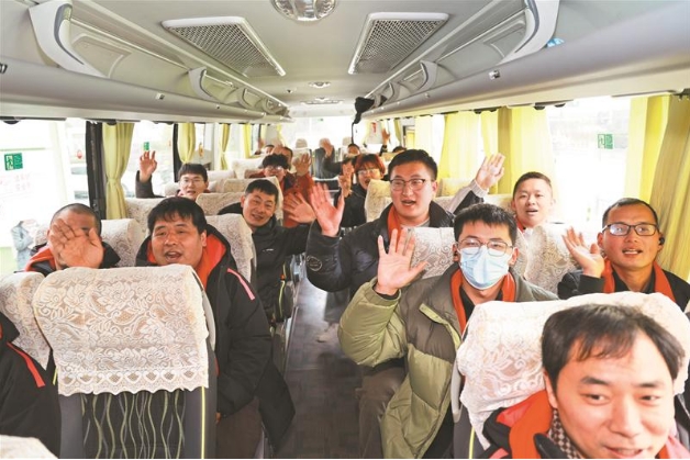 “歡迎回?zé)o錫，祝你們工作順利” 35名員工“點對點”乘坐專車集中返崗
