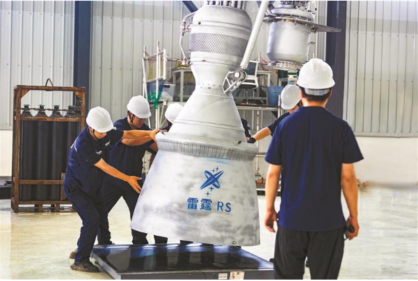 首臺“雷霆RS”火箭發(fā)動機在錫總裝交付